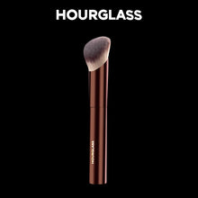 Load image into Gallery viewer, Hourglass No.21 Ambient Soft Glow Foundation Brush