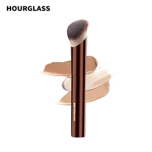 Load image into Gallery viewer, Hourglass No.21 Ambient Soft Glow Foundation Brush
