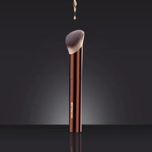 Load image into Gallery viewer, Hourglass No.21 Ambient Soft Glow Foundation Brush
